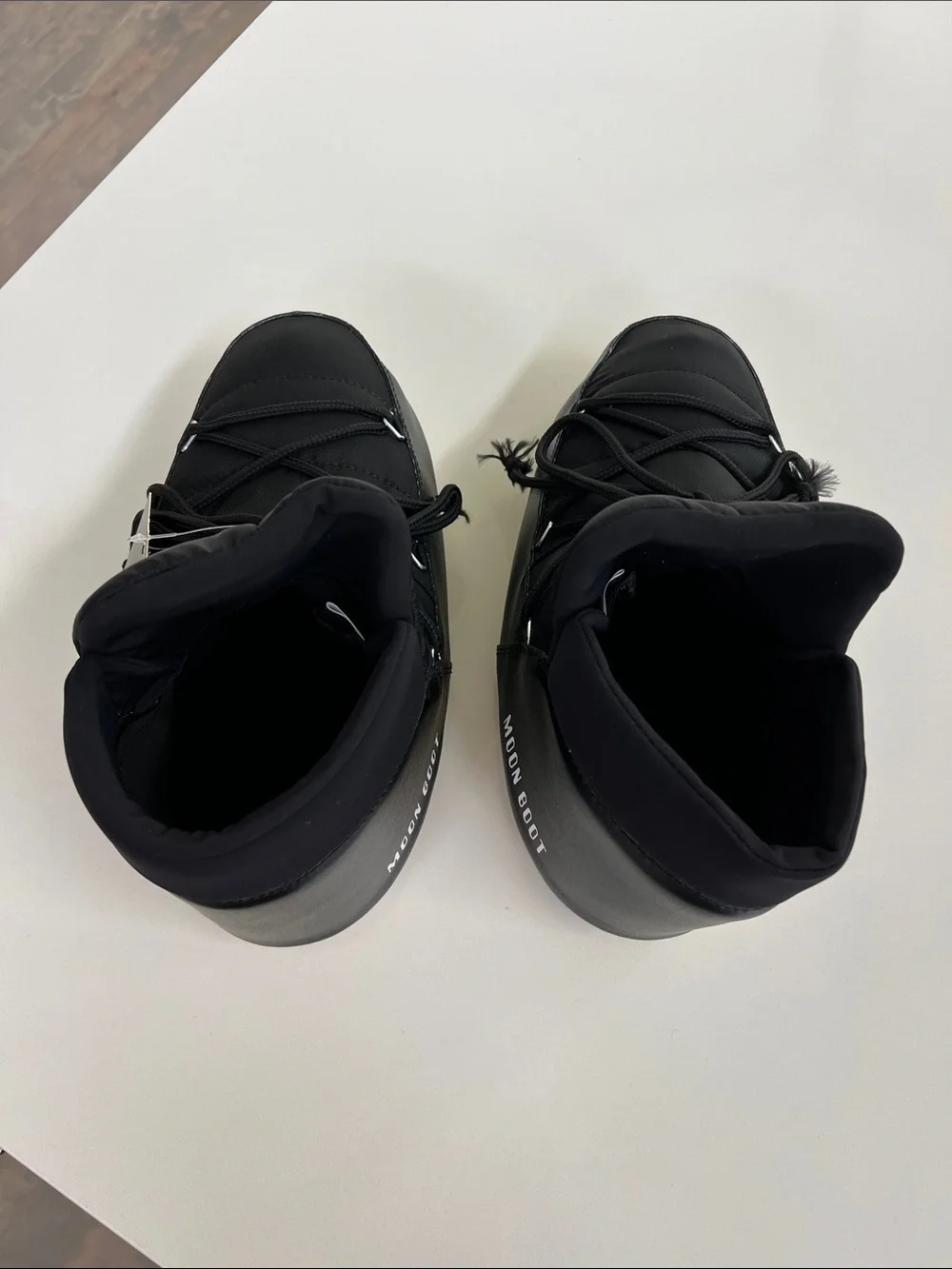 Moon Boot new tag